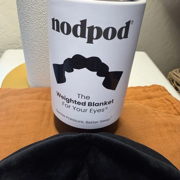 Nodpod Sleep Mask in Black - Picture 5 of 9